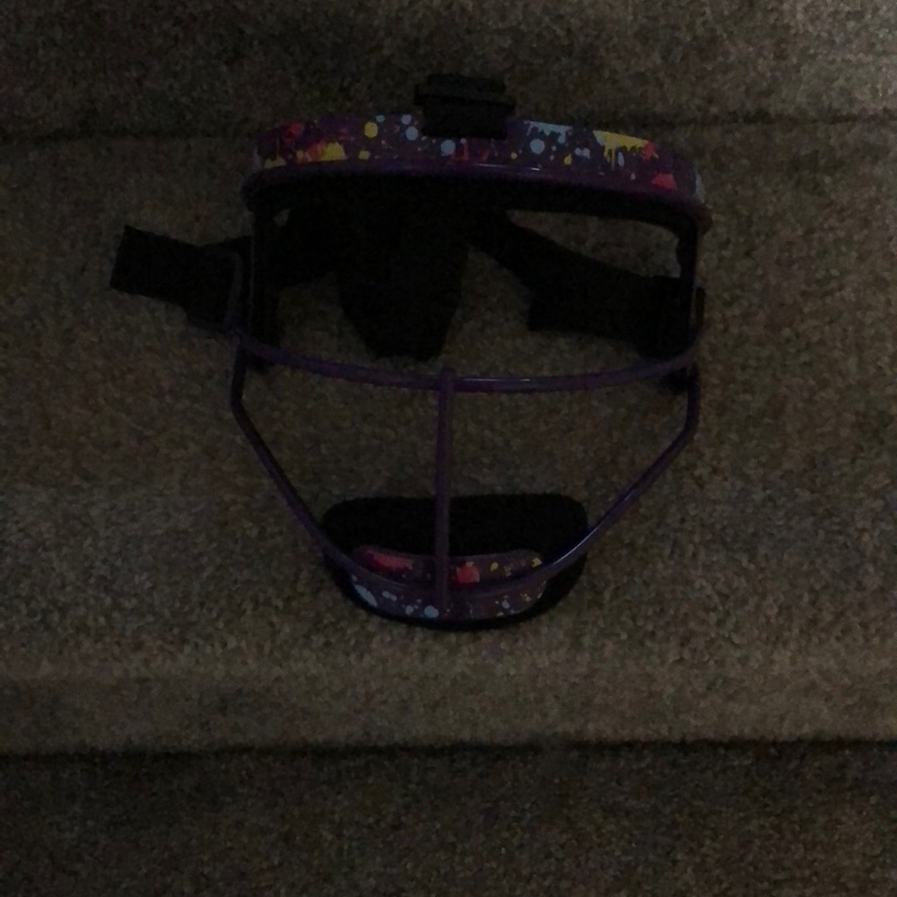 Like new face guard for softball. Worn a few times because daughter got injured.
